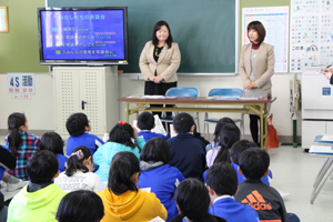 津市立北立誠小学校での出前講座の様子