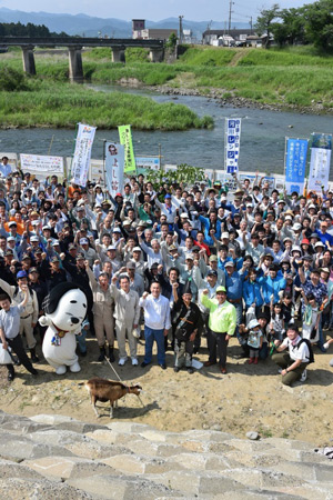 名張川（名張市）でのクリーンアップ作戦