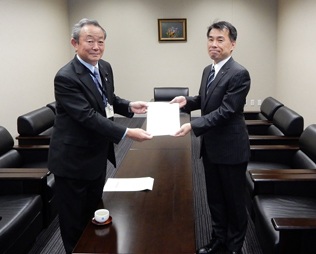意見書を国に提出