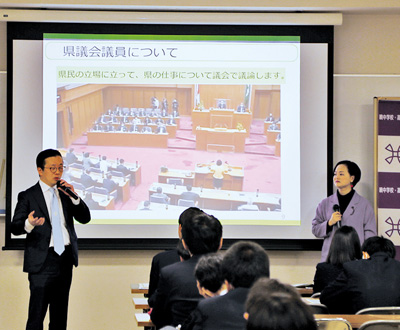 暁中学校での講座の様子