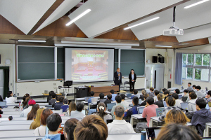 出前講座の様子〈三重大学〉