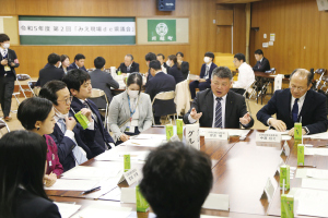 若者との意見交換の様子〈令和5年度第２回みえ現場de県議会〉