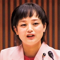 吉田　紋華 議員
