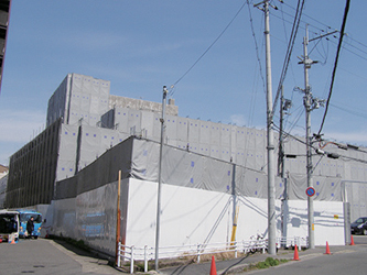 解体工事中の旧イオン富雄店（富雄元町二丁目）