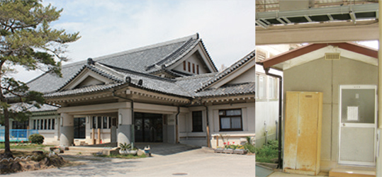 老朽化が指摘されている鼓阪小講堂とトイレ