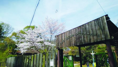 黒髪山キャンプフィールドに子どもたちの遊び場を