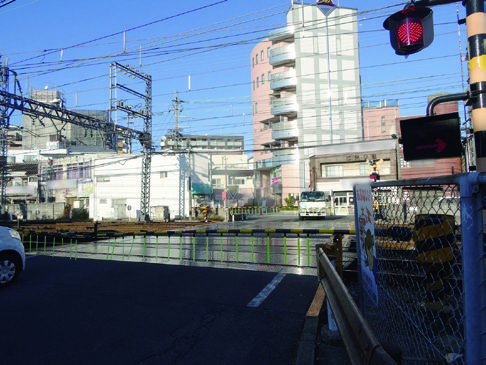 移設工事が予定されている菖蒲池８号踏切