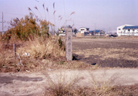 一里塚跡地の石碑